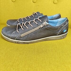 CLOUD Aika Vogue Low Top Sneaker Gray Brushed Sole Women's Shoe Size 9.5